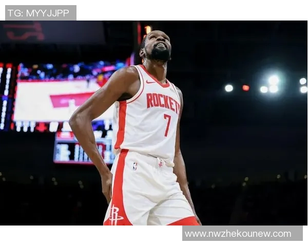 肯扬·马丁批评NBA新秀阿门·汤普森球场斗殴,杜兰特强势回击引热议 肯扬·马丁批评NBA新秀阿门·汤普森球场斗殴,杜兰特强势回击引热议